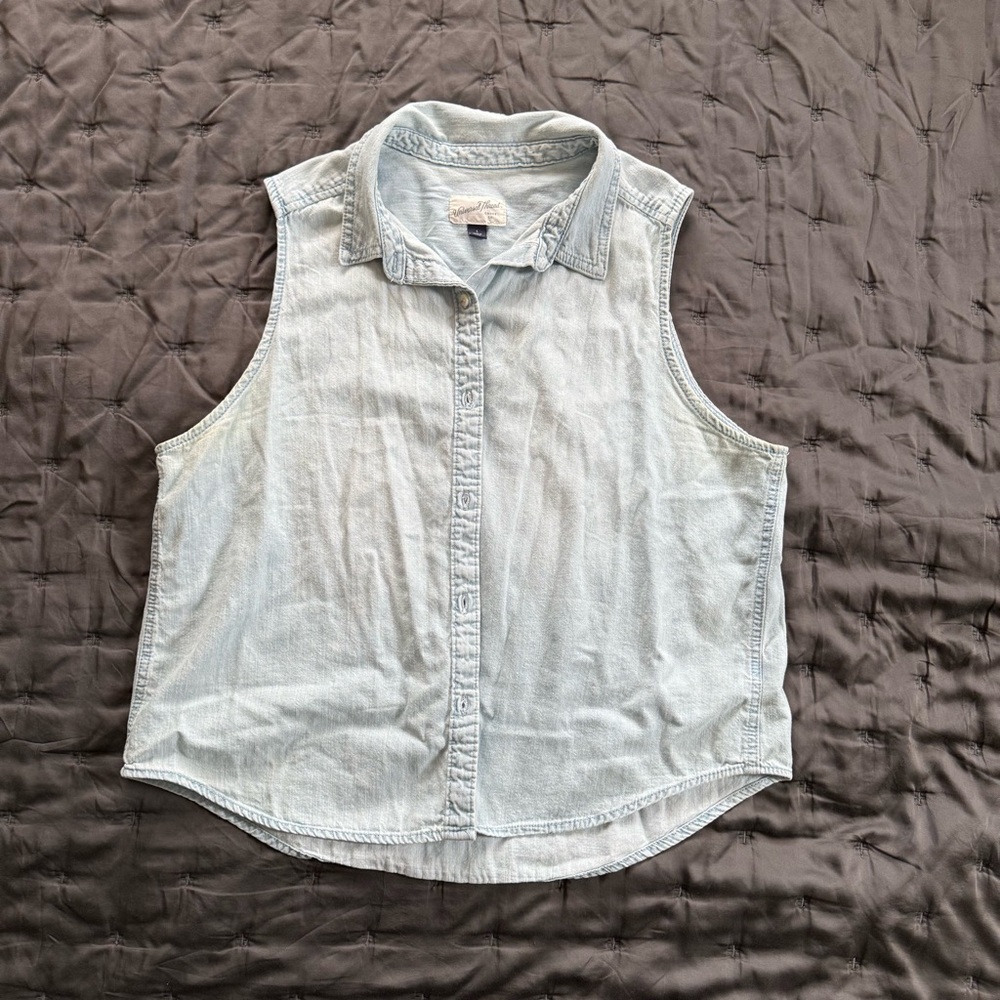Universal Thread Light Blue Sleeveless Button Down Shirt
